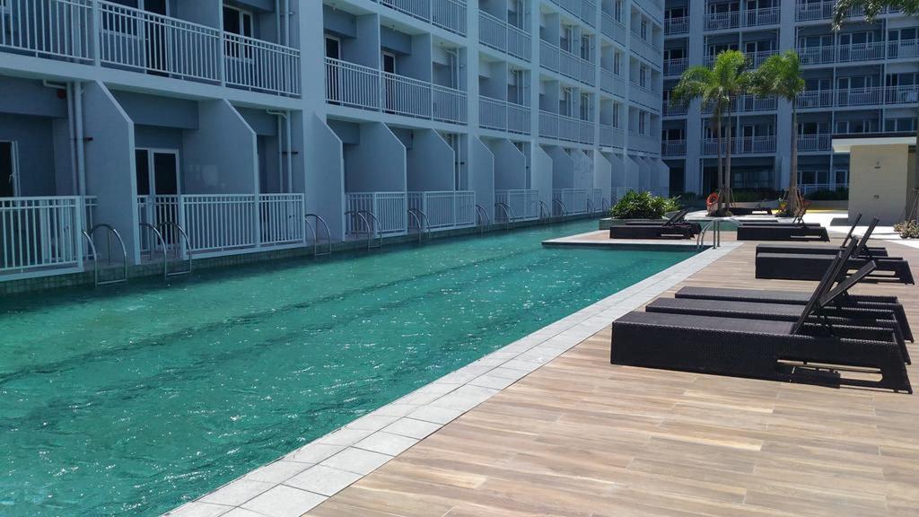 Seabreeze Residences At Breeze Residences Пасай Екстериор снимка