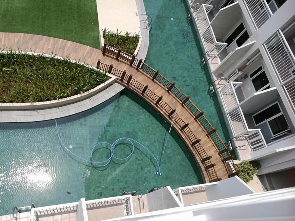 Seabreeze Residences At Breeze Residences Пасай Екстериор снимка