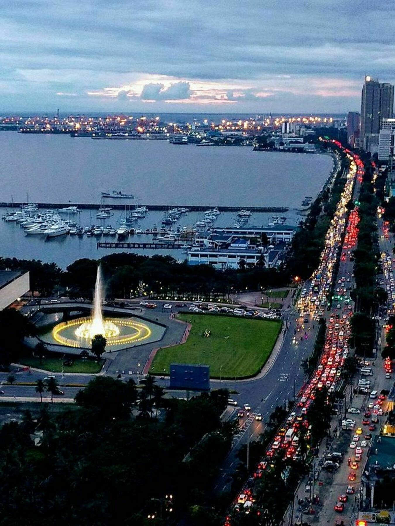 Seabreeze Residences At Breeze Residences Пасай Екстериор снимка